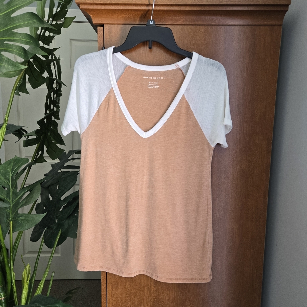 American Eagle Outfitters Tan and White V-Neck Tee